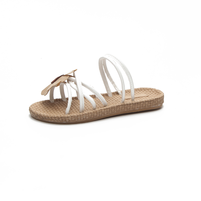 2018 Sandales pour femmes coréennes Pantoufles plates décontractées Chaussures de plage tendance