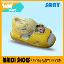 2017 Fashion Stylish Yellow Baby Flat Sandal Squeaky Shoes With Cute Cartoon Ornaments On Hot Sales