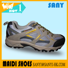 Chinese Men's Breathable Anti-skid Hiking Shoes with Wear-resistant Outsole Direct from Factory